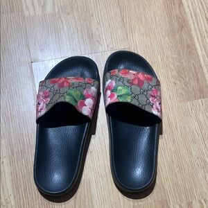 Gucci Floral Slide Sandals (GREEN PINK SIZE 7 IN WOMEN)